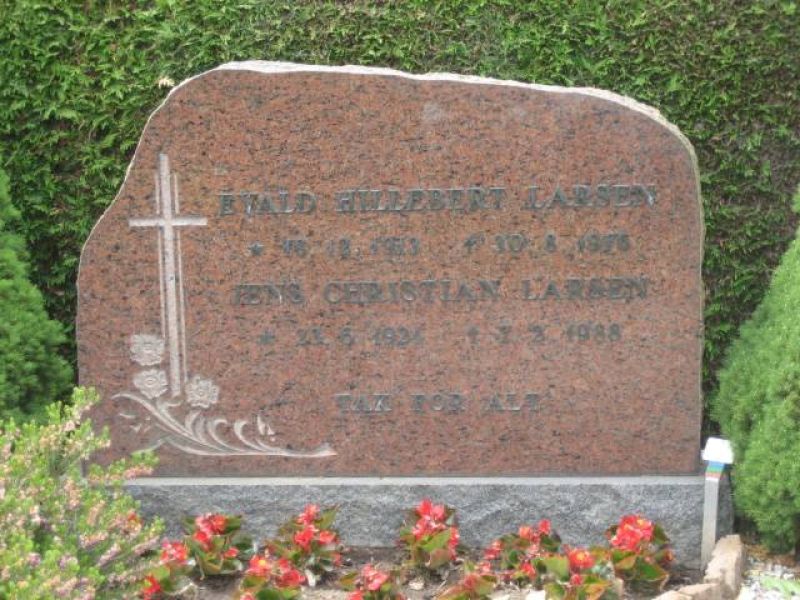 Evald Hillenert Larsen.jpg